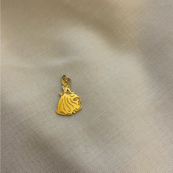 14k gold Cinderella charm - Picture 3 of 3